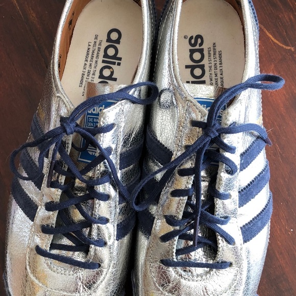 Rare Adidas Silver Streaks - Picture 3 of 4